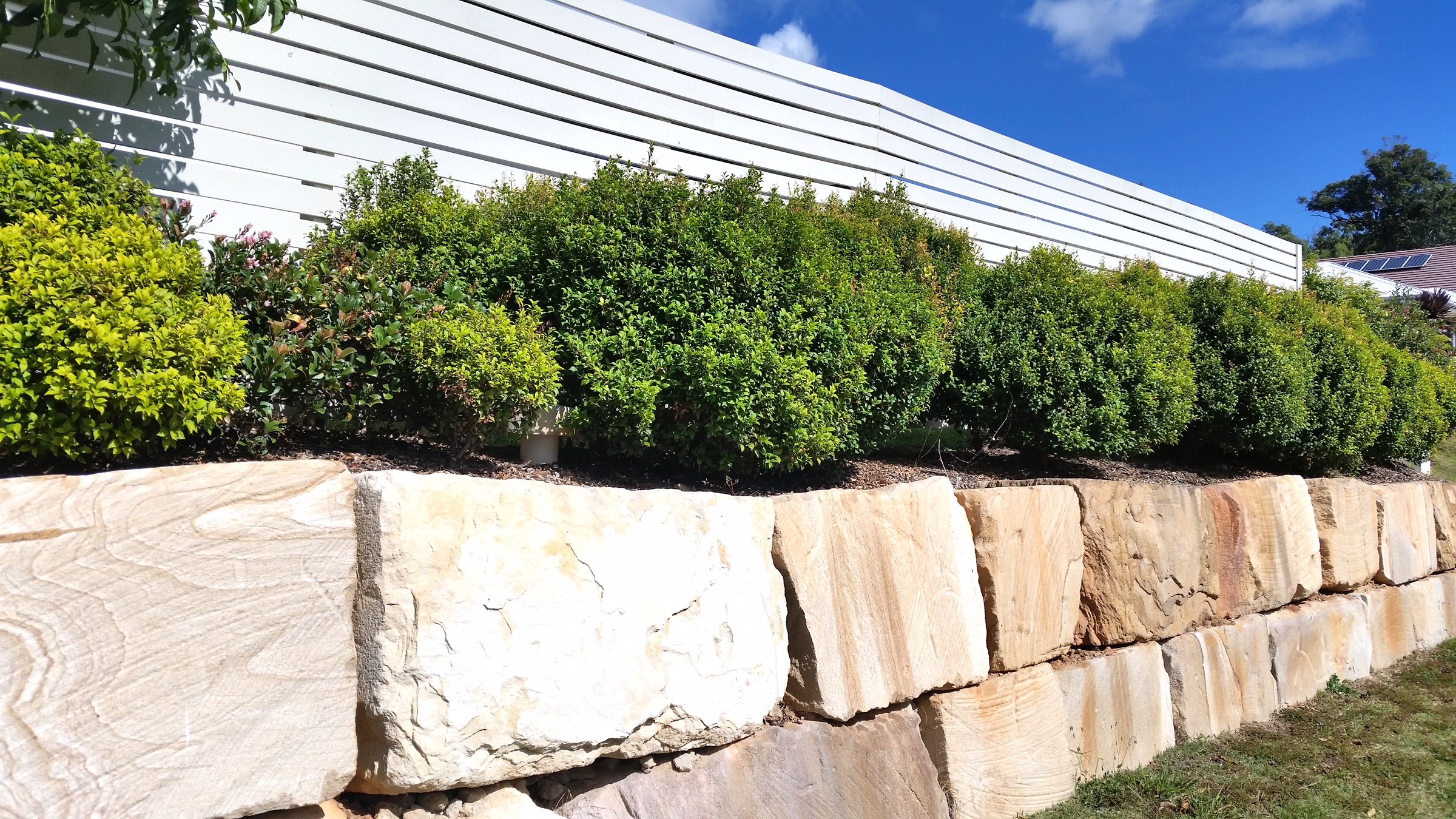 stone retaining wall brisbane